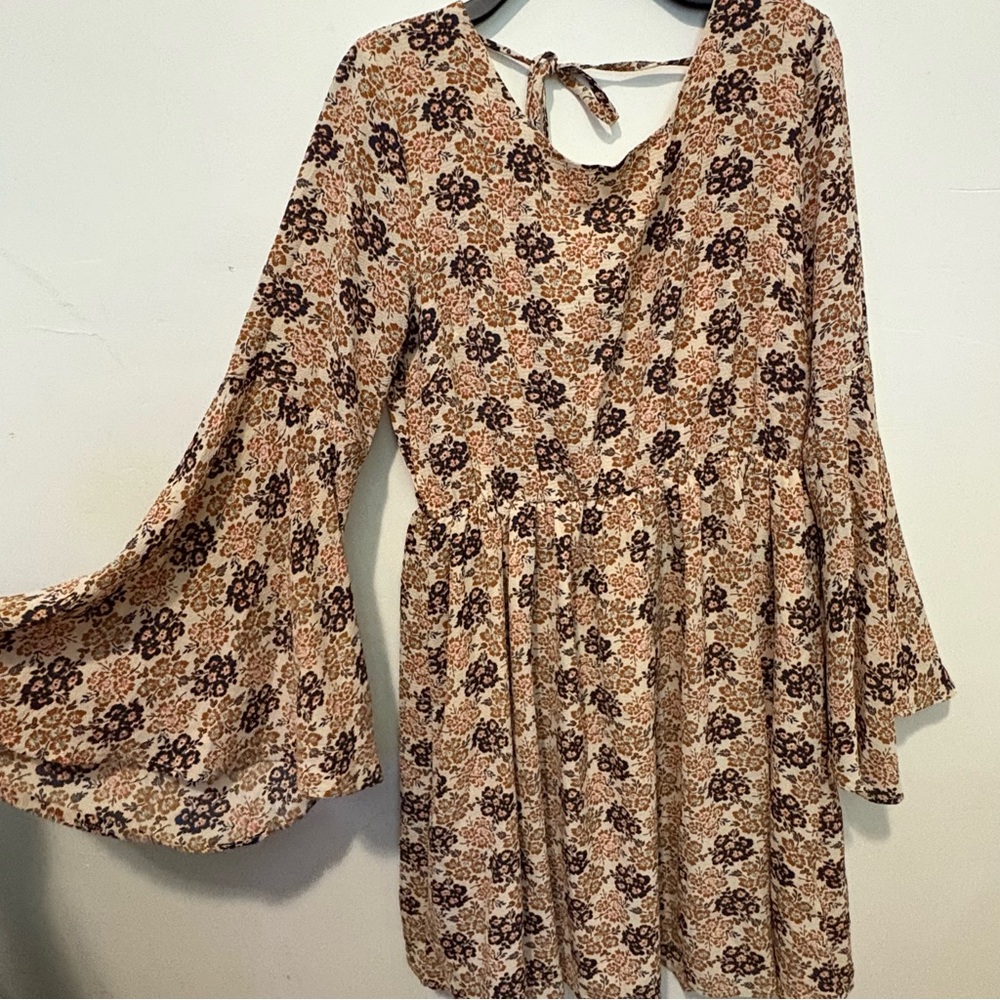 Floral Bell Sleeve with open back Dress altard state medium